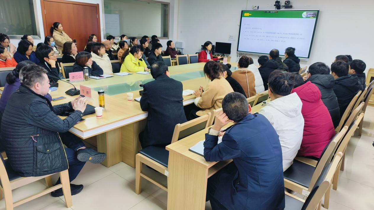 图片5-项目组在巴东县人民医院开展学术和临床经验交流.png