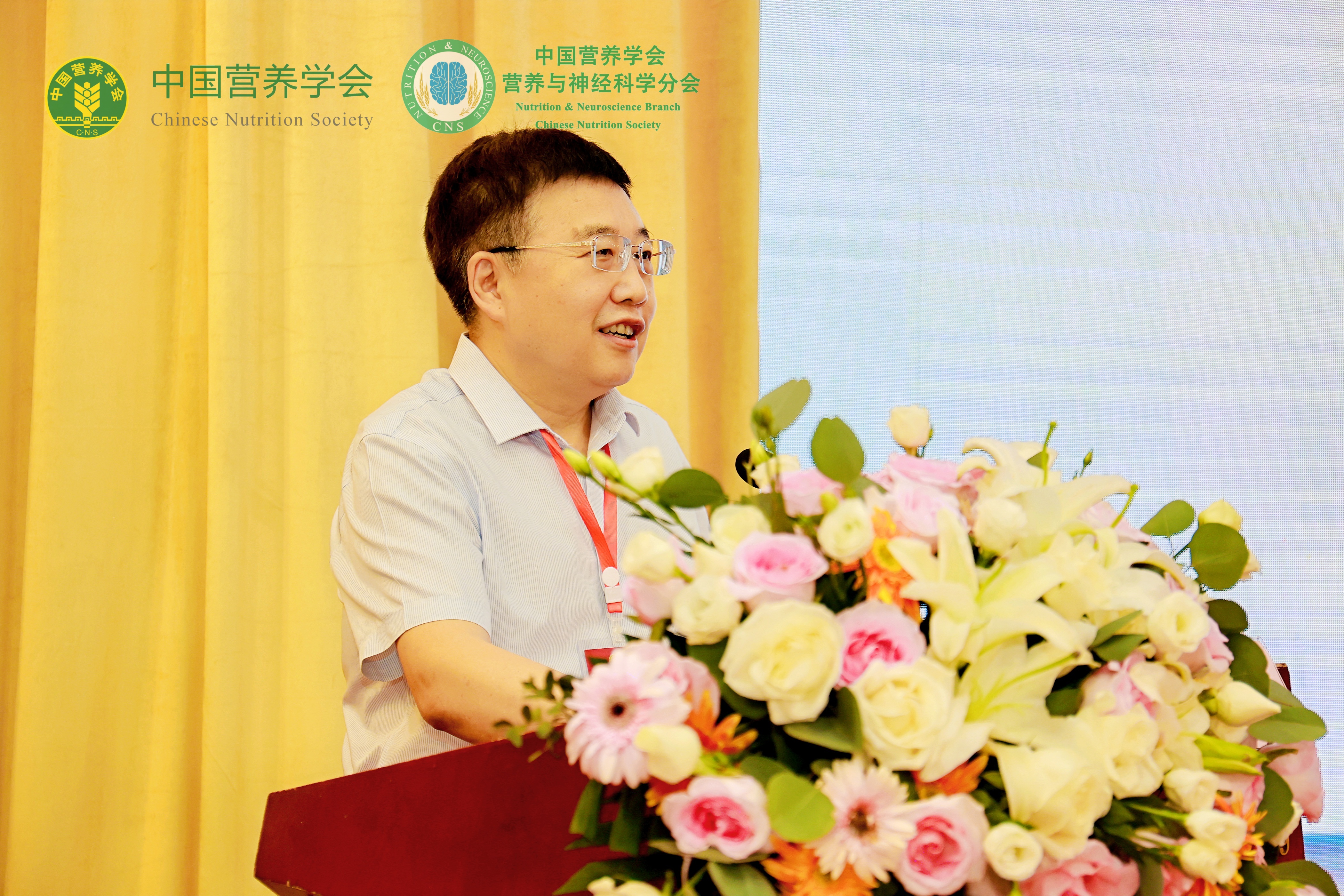 1.天津医科大学、营养与神经科学分会主任委员黄国伟教授主持开幕式.jpeg