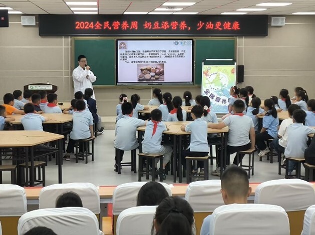 徐州医科大学举办2024全民营养周暨“5·20”中国学生营养日系列活动1_DPI300.jpg